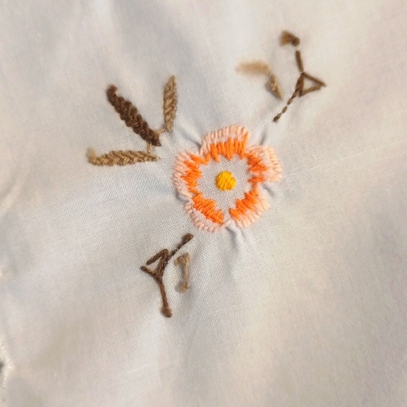 Set of 5 napkins- hand embroidered flowers 5477 - Picture 3 of 5